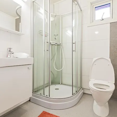 Sjøstrand Rorbuer V Børge Iversen As Ferieanlegg *