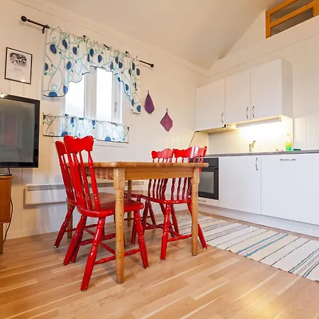 Ferieanlegg Sjøstrand Rorbuer V Børge Iversen As