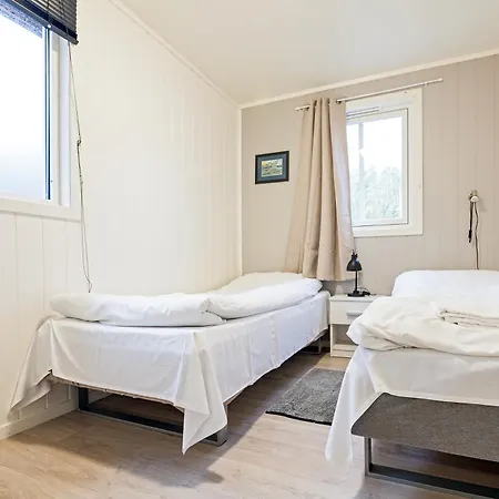 Sjostrand Rorbuer 3* Ballstad