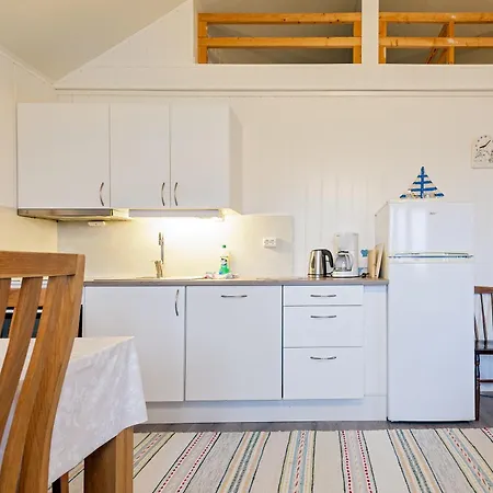 Sjøstrand Rorbuer V Børge Iversen As Ferieanlegg *