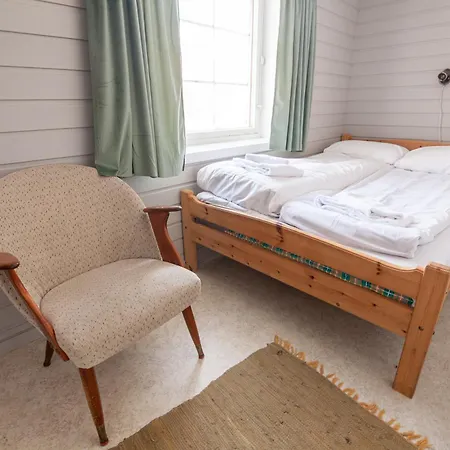 Sjostrand Rorbuer 3* Ballstad